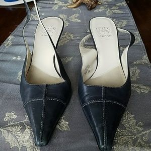 Joan & David Navy  heels 10N